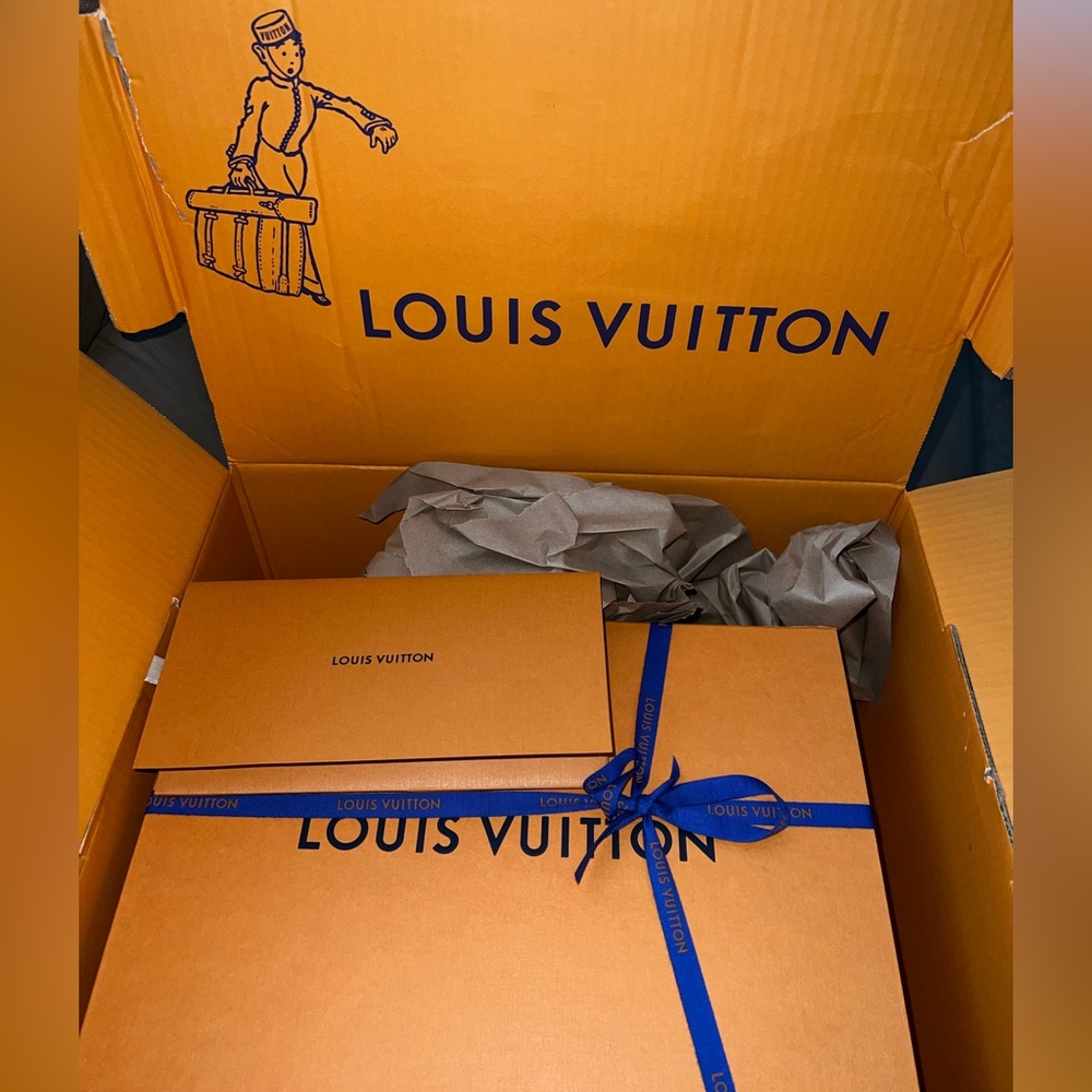 LOUIS VUITTON. Dopp Kit Swarovski Crystal customize by me!